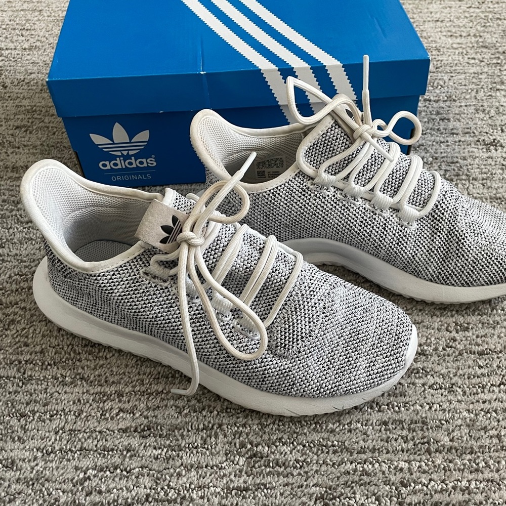 Grey tubular shadow J